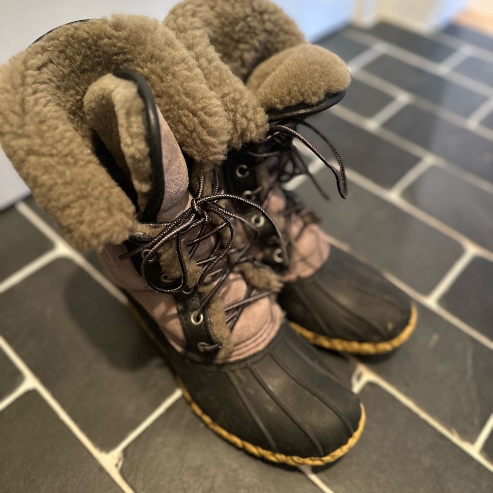 Women’s Bean Boots 10” Shesrling-Lined, size 6